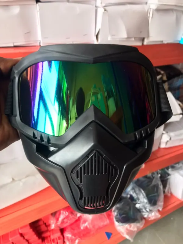 Masque de protection avec lunettes intégrées